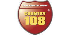 Junge Country-Fans feiern vor einer Bühne